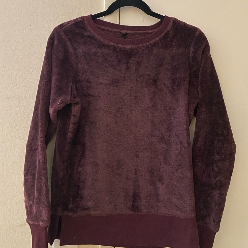 Gaiam Plush Burgundy Pullover Sweatshirt